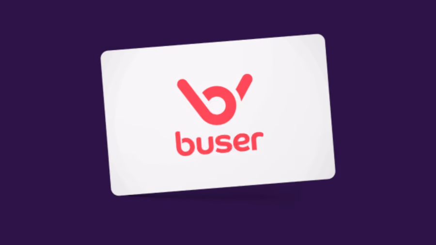 Cartão presente branco estampado com o logotipo rosa da Buser, sobre fundo roxo escuro